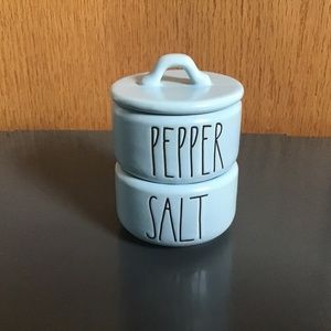 Rae Dunn Salt/Pepper stacker 🇺🇸